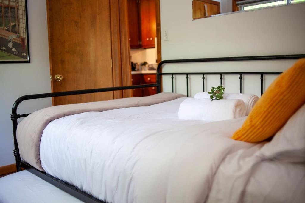 Modern Cabin With Hot Tub Grill Lake Beach Wineries Hiking Fishing And Hershey Park Family And Pet Friendly Superhosts On Ab&B Mount Gretna Zewnętrze zdjęcie