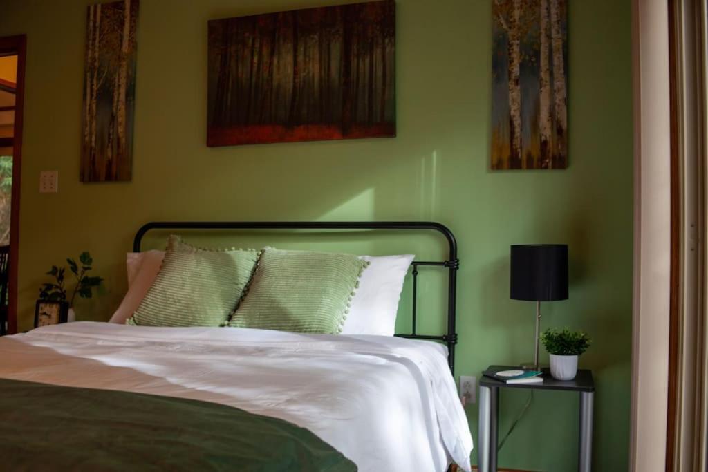 Modern Cabin With Hot Tub Grill Lake Beach Wineries Hiking Fishing And Hershey Park Family And Pet Friendly Superhosts On Ab&B Mount Gretna Zewnętrze zdjęcie