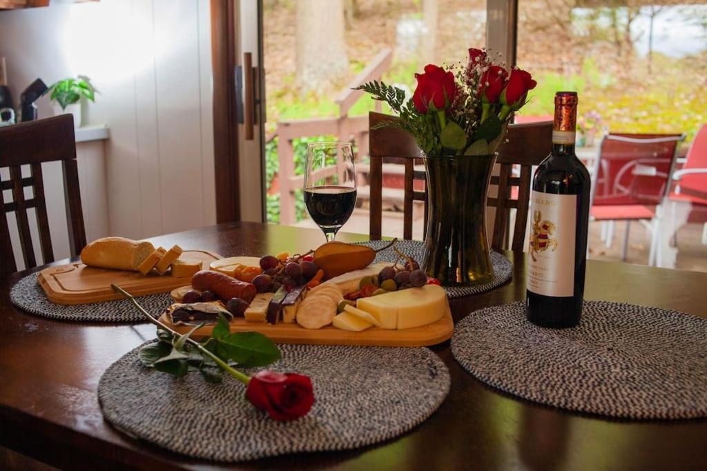 Modern Cabin With Hot Tub Grill Lake Beach Wineries Hiking Fishing And Hershey Park Family And Pet Friendly Superhosts On Ab&B Mount Gretna Zewnętrze zdjęcie